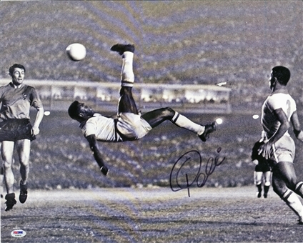 Pele Autographed "Bicycle Kick" 16 x 20 Black & White Photograph (PSA/DNA)